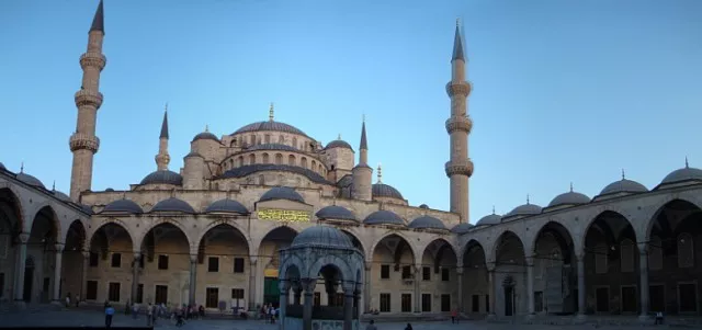 La Mezquita Azul y la Mezquita de Suleiman en Estambul