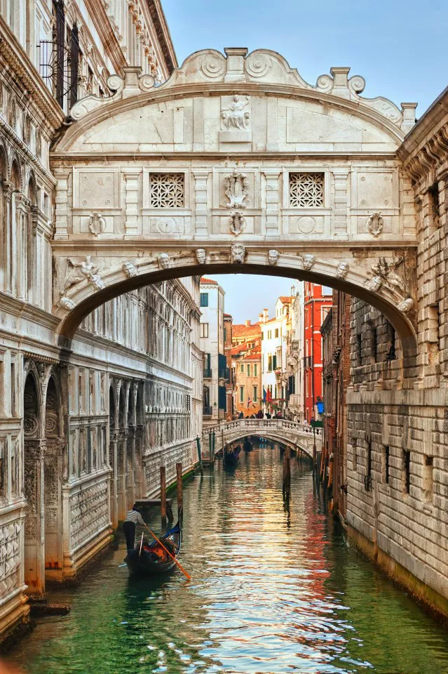 Puente de los Suspiros, también llamado pasillo de los condenados, Venecia.