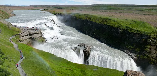 En Islandia una de las cataratas más visitada por turistas es la de Gullfoss en la región de Selfoss