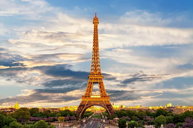 Cuánto mide la Torre Eiffel
