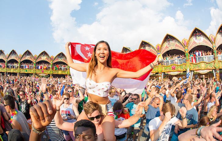 Cuanto Cuesta Ir A Un Tomorrowland Felices Vacaciones Your bracelet is used to pay for almost everything (excluding the dreamville carrefour shop, cigarette stores and some special stands). felices vacaciones