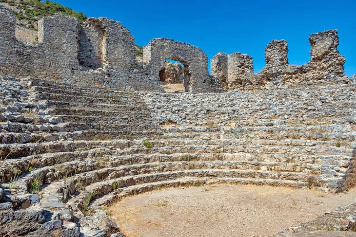El anfiteatro en las ruinas del Anemurium