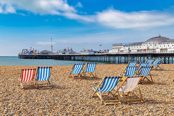 Sillas en la playa de Brighton