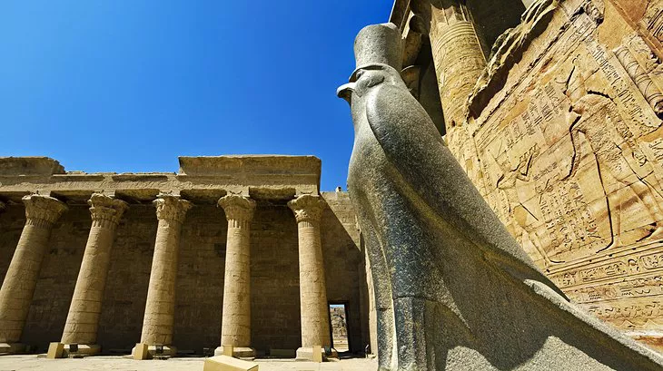 Historia del Templo de Horus: Un templo levantado por la sucesión de reyes ptolemaicos