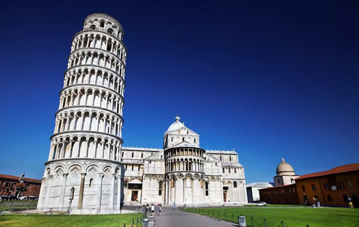 La Torre Inclinada de Pisa y el Campo de los Milagros