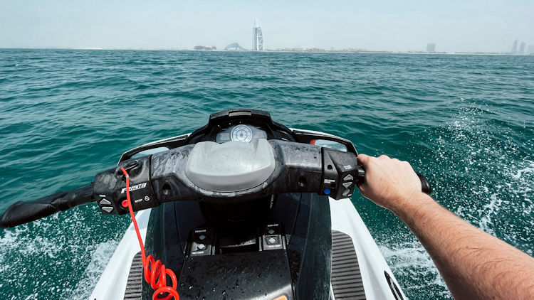5 lugares para montar en moto de agua en los EAU
