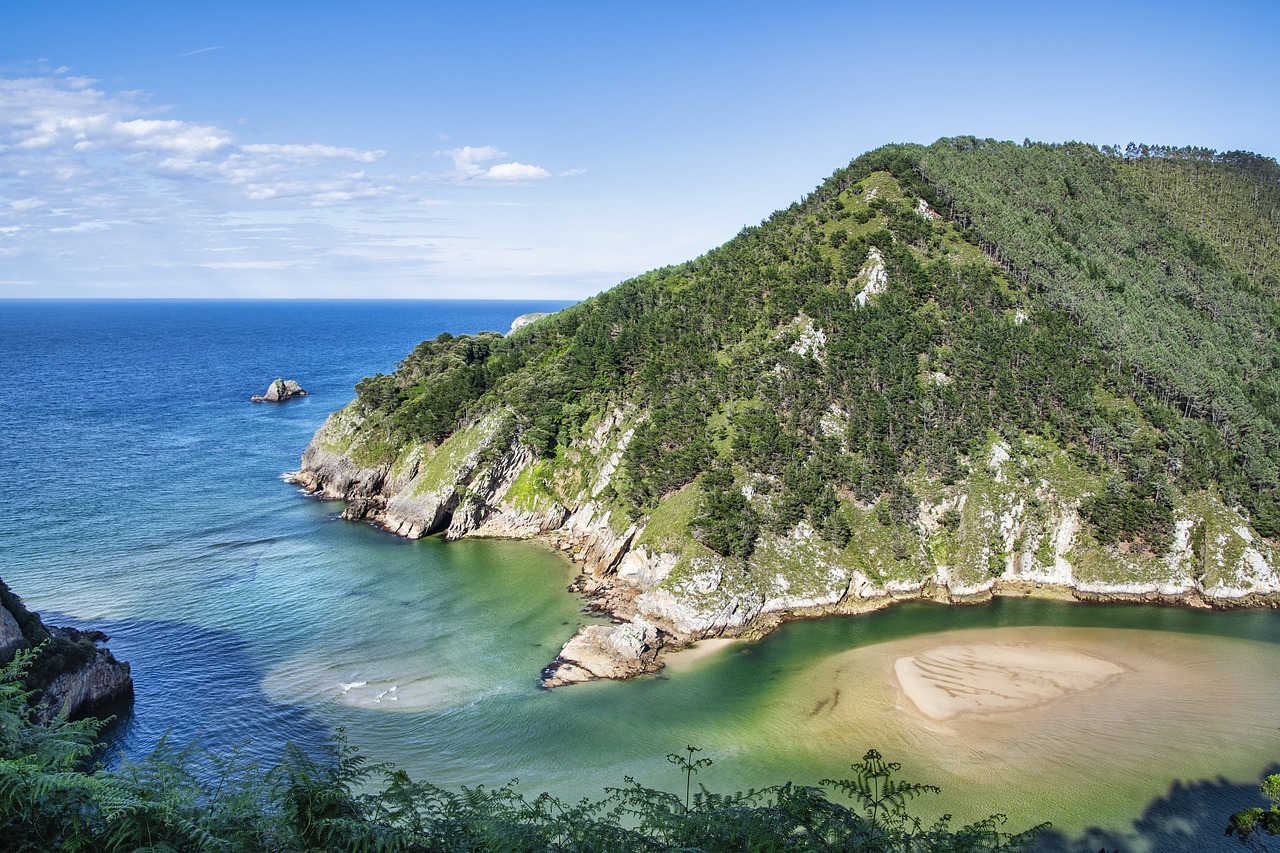Las mejores playas de Cantabria para visitar este verano