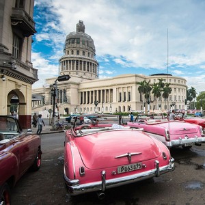 El centro de la Habana y su magia de antaño Los coches antiguos de la Habana son una verdadera visión
